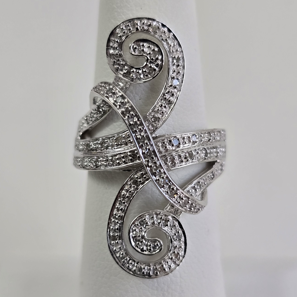 Watch Video / 14k Gold (White Gold) Swirl Diamond Ring